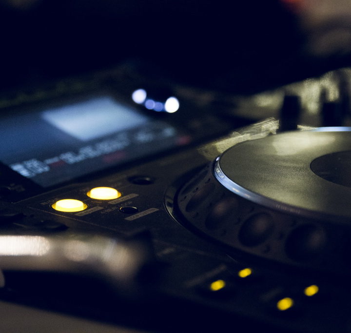 Jak skutecznie walczyć z dezinformacją i fake newsami w sieci?